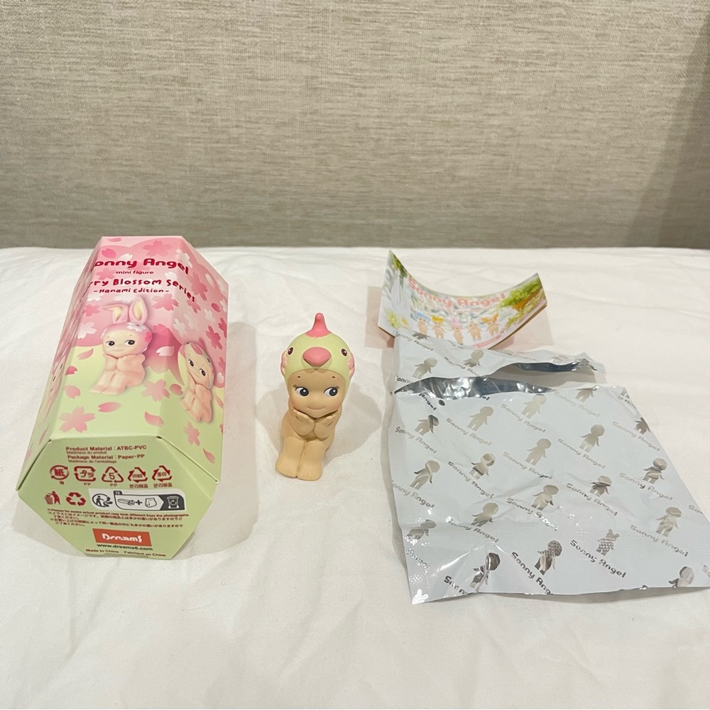Sonny Angel Cherry Blossom Series Hanami Edition - Parrot